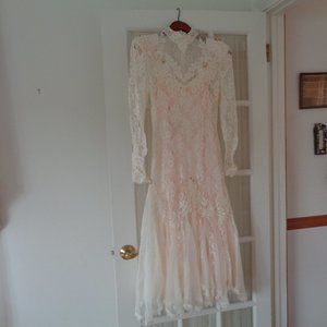 WEDDING DRESS IVORY, LACE, PEARLS, ELEGANT FULLED LINED BEADED SIZE SMALL